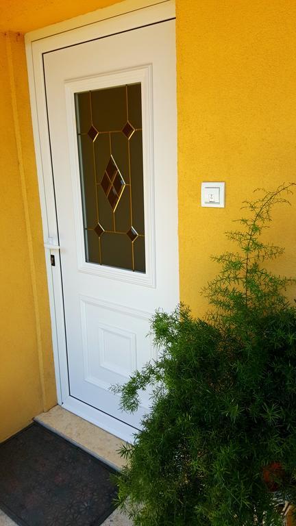 Apartments Mira Biograd Na Moru Exterior foto