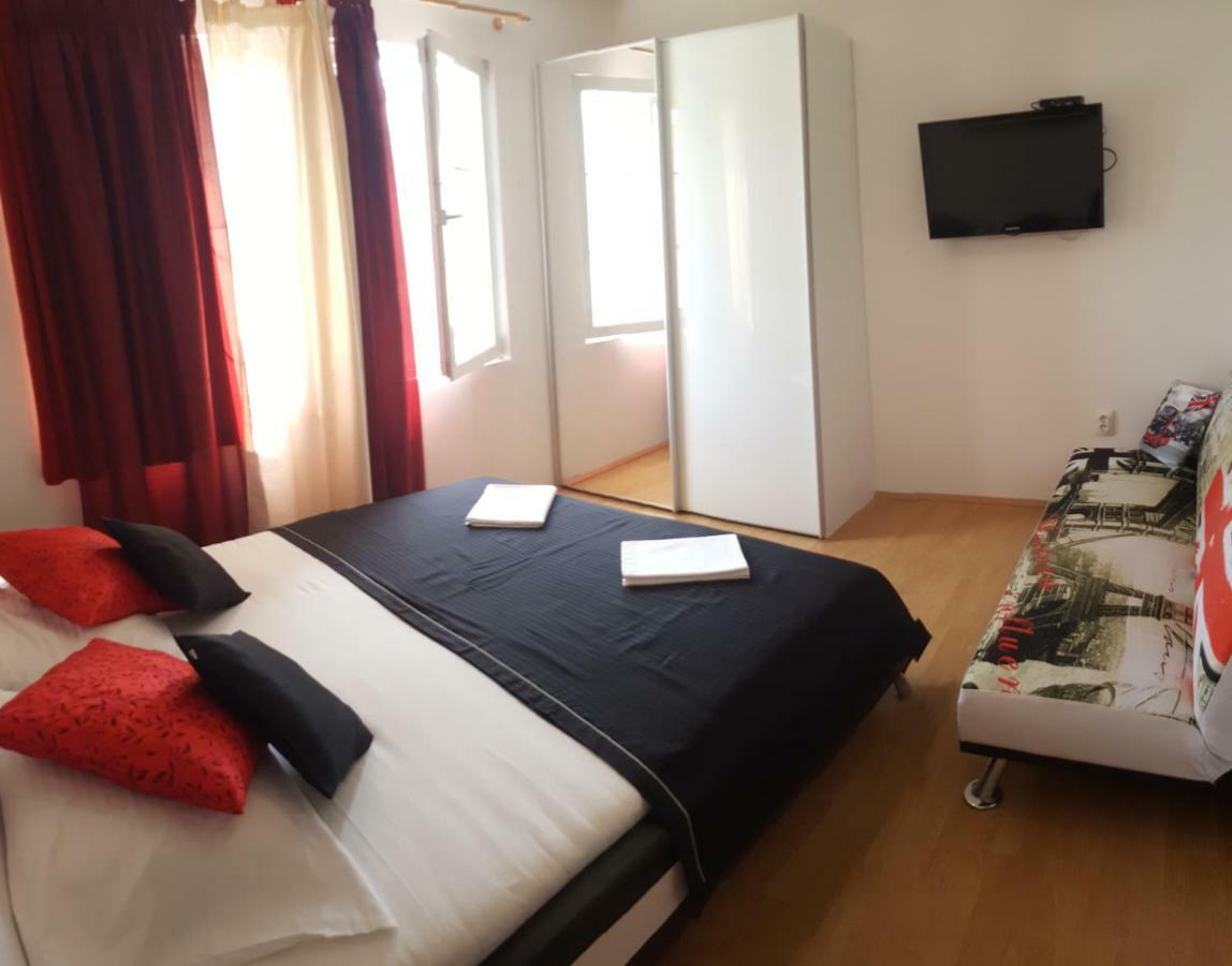 Apartments Mira Biograd Na Moru Exterior foto